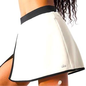 Alo yoga skirt S size ivory color